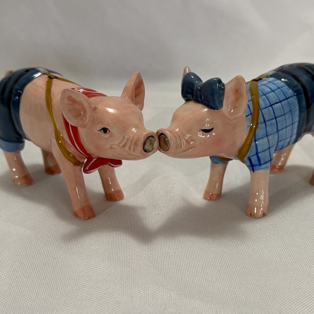 Vintage Kissing Pig Salt & Pepper Shakers Magnetic Farmhouse Country Kitchen - Picture 1 of 7